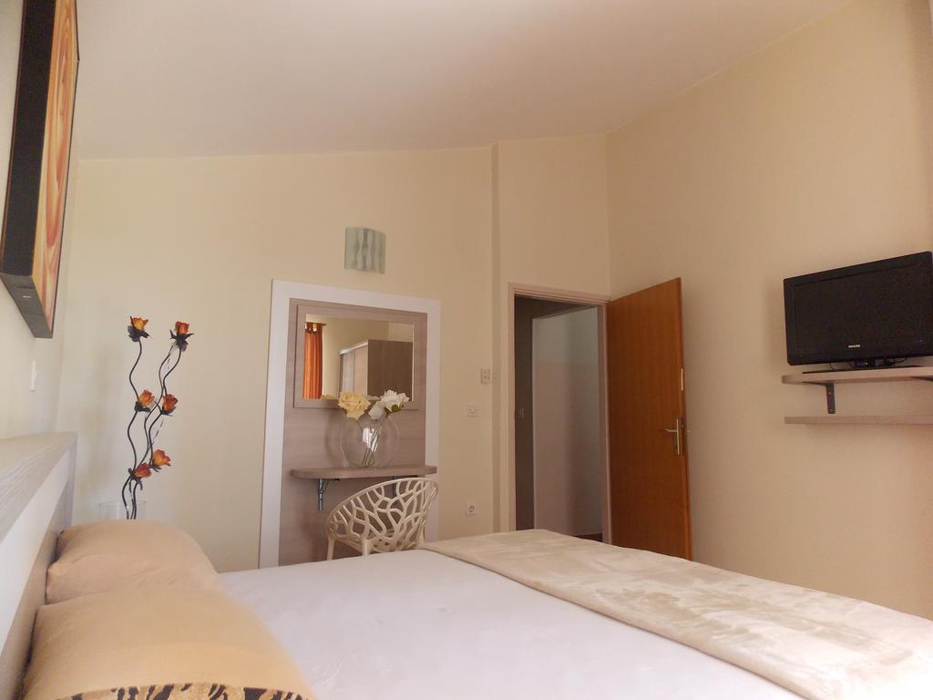 Apartmani Adriatic Ana Novalja Luaran gambar