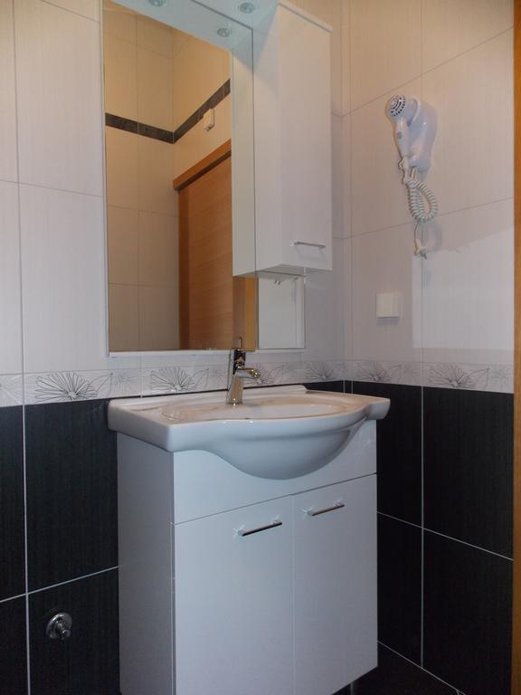 Apartmani Adriatic Ana Novalja Luaran gambar
