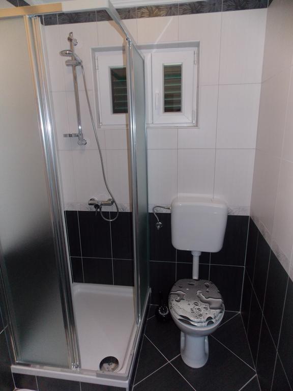 Apartmani Adriatic Ana Novalja Luaran gambar